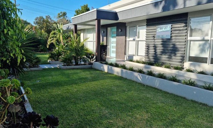 Rosebud House | Beachside Rosebud Retreat with *Wheelchair access*