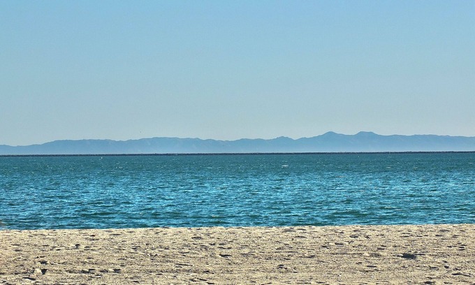Peninsula House | Beachside Sanctuary – Luxurious 3 BDR Steps to Ocean, Walk to 2nd Street!