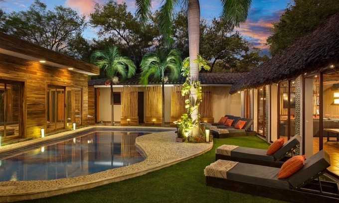 Playa Colorado House | Beachside SOULWATER Surf House+Sauna+Icebath. Perfect for LG families+retreats
