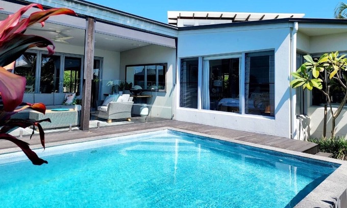 Dicky Beach House | Beachside Tropical Oasis with Pool 4 Bedrooms / 3 Bathrooms