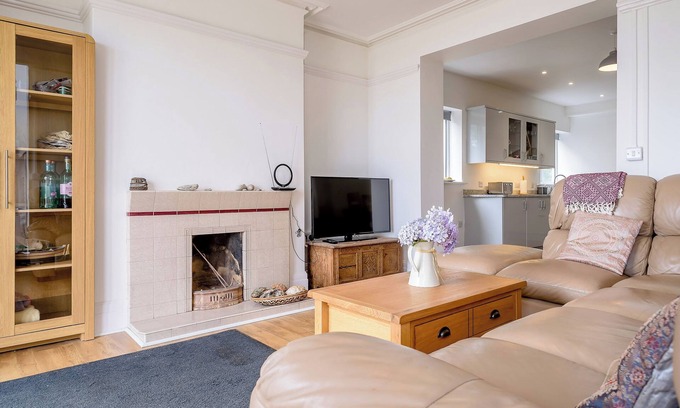 Downderry Cottage | Beachside, West Yardley House - UK31200