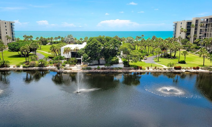 Longboat Key Condo | Beachview 2 BR/2 BA Beachplace condo by FVC