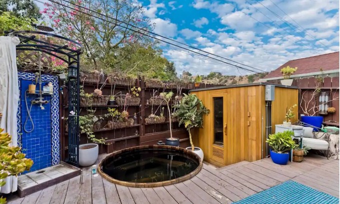 Beachwood Canyon Cabin | Beachwood Cabin Spa with Sauna and Hot Tubn