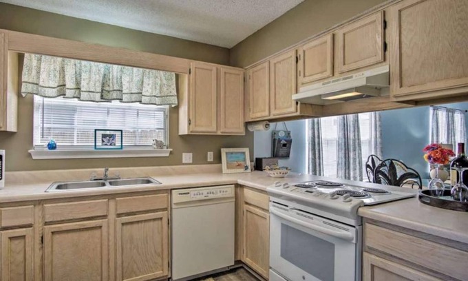 Northeast Pensacola House | Beachy Home in quiet neighborhood! Must See!