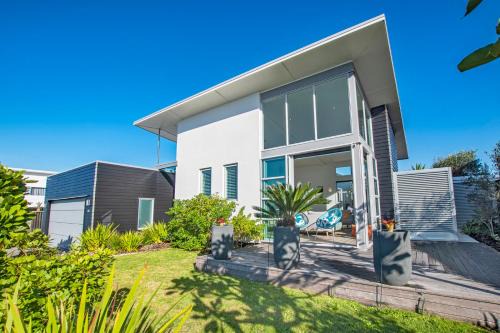 Ruakaka House | Beachy on Bream - Ruakākā Holiday Home
