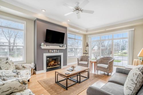 Douglas Apartment | Beacon Court Condo F