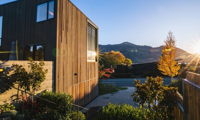 Wanaka House | Beacon - Lake views - Walk to town
