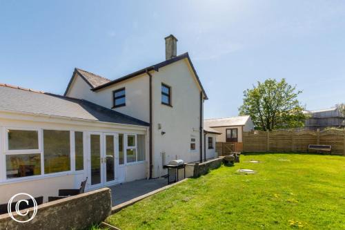 Saundersfoot House | Beaconing View, Saundersfoot, Pembrokeshire