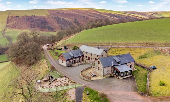 Brecon House | Beacons View Farm Cottages