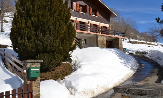 Bagneres-de-Luchon Ski Chalet | Bear chalet in Poubeau 8 minutes from peyragudes, 10 minutes from luchon, mountain view