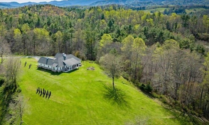 Marshall House | Bear Creek: Views|Spa|Trails|Fishing|Acres+