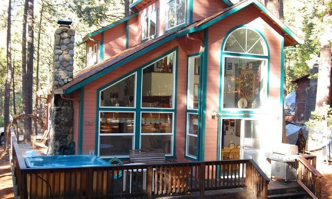 North Wawona House | Bear Crossing