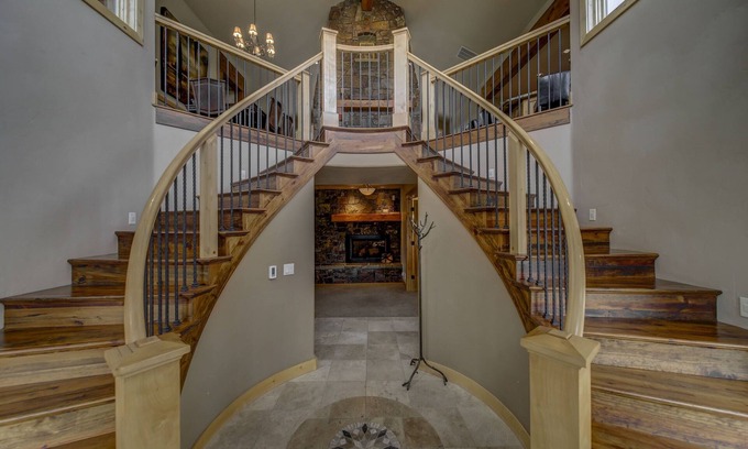 Tamarack House | Bear Discovery - Spectacular - Tamarack - 5BR - ski in ski out - hot tub