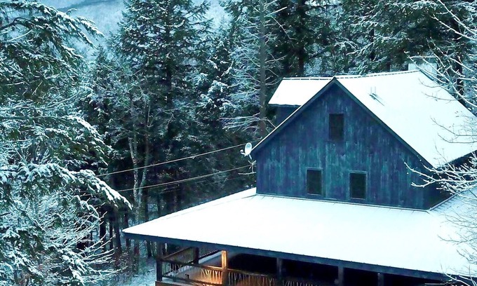 Stockbridge House | Bear-Foot Lodge Killington, Private! Sauna/Gameroom. Perfect for Large Groups!