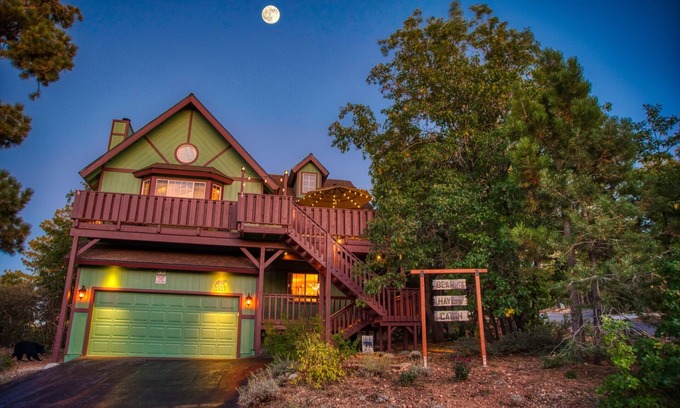 Upper Moonridge Cabin | Bear Haven – Pet-Free, Cozy as Can Be