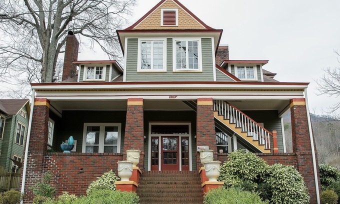 St. Elmo Improvement League Apartment | Bear House 1890, Johnson Retreat, Mins from Downtown, Perfect Luxurious Getaway!