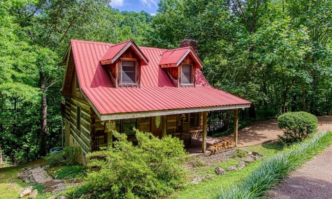 Wears Valley House | Bear Hug Too Cabin