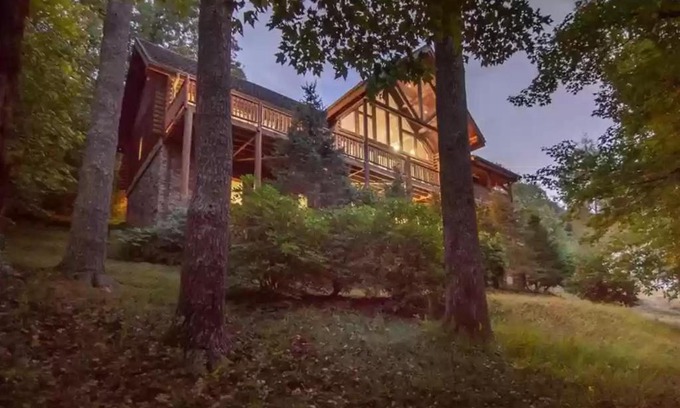Blowing Rock House | Bear Lodge at Misty Mountain