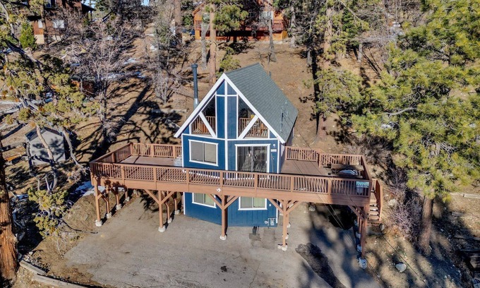 Moonridge Cabin | Bear Mountain Views #2235