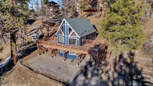 Moonridge Ski Chalet | Bear Mountain Views by Big Bear Vacations Walk to Ski Lift Chalet with Foosball & Views
