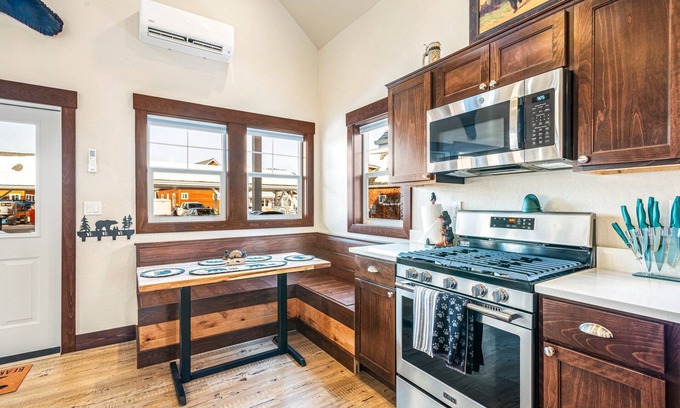 Dover House | Bear Necessities - 1 Bedroom and Loft 2 Bath Parkside Bungalow