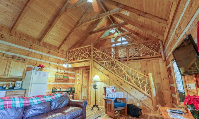 Cosby Cabin | Bear Pause - 2 Bedrooms, 2 Baths, Sleeps 6 Cabin by RedAwning