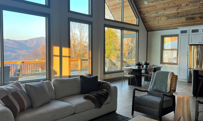 Andrews Cabin | Bear Paw Lodge Cozy Mountain Retreat in Nantahala/Snowbird Mountains