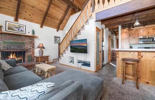 Upper Moonridge Ski Chalet | Bear View Cove