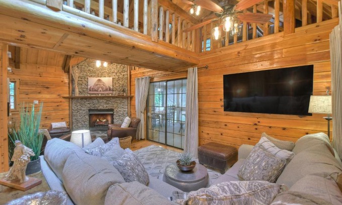 Blue Ridge House | Bearfoot Bend Cabin in Blue Ridge