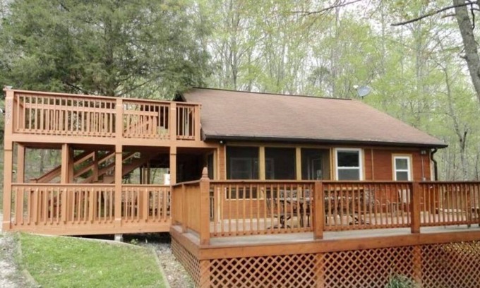 Birdseye Cabin | Bearfoot Cabin - 1 BR (+ sleeping loft) 2 BA, 3 mi from Patoka Lake