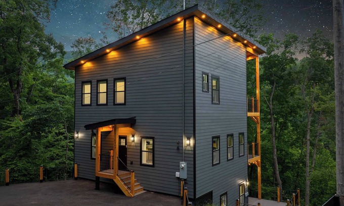 Chalet Village Apartment | Bearfoot Getaway - New Lux Cabin Hot Tub Pool