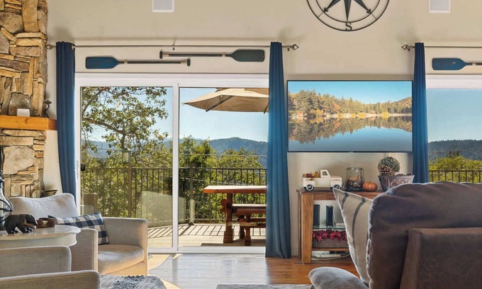 Lake Arrowhead House | Bearfoot Lodge Near Hiking & Skiing!