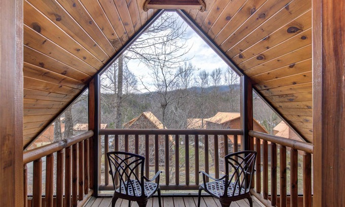 White Oak Lodge Cabin | Bearly Behaving