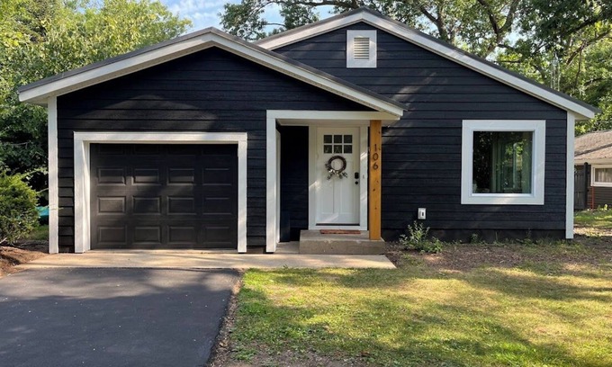 Pardeeville Cottage | Bears' Den at Park Lake - a charming, inviting space for rest and renewal.