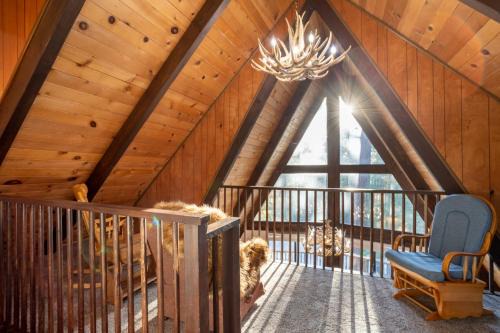 Moonridge House | Bear’s Lair by AvantStay 3mins from Bear Mountain Ski Resort