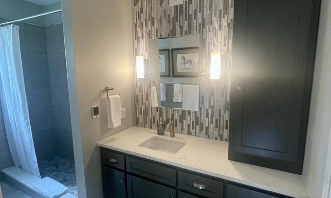 Hickory Apartment | Bearson Villa