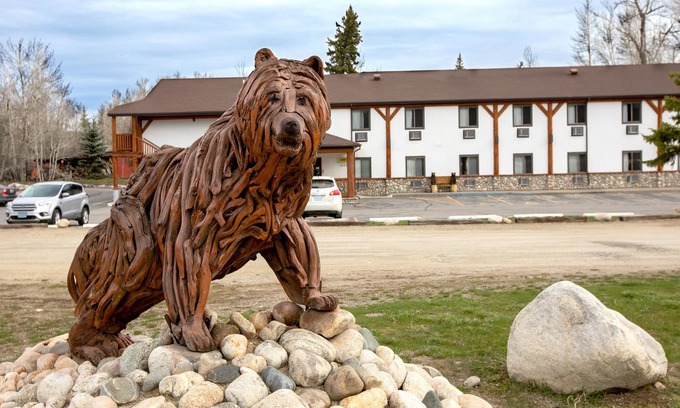 Red Lodge Hotel | Beartooth Hideaway Inn & Cabins