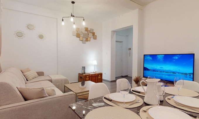 Poincare Apartment | beau bourg quartier halles 2br