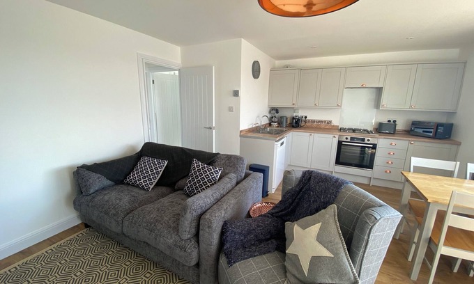 Freshwater Ski Chalet | “Beau” Brambles Chine, Colwell Bay. Nr Yarmouth, The Hut restaurant. Ferry offer