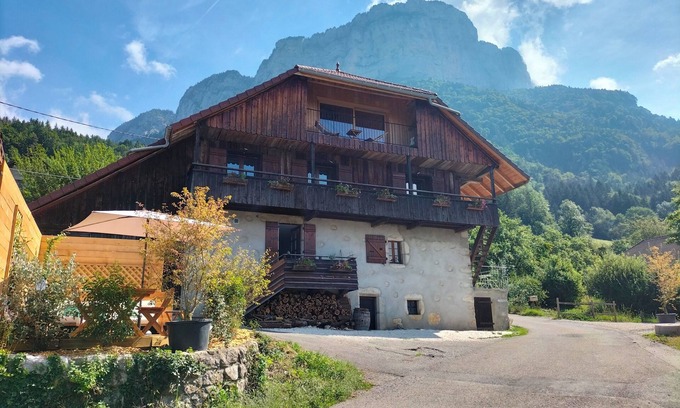 Dingy-Saint-Clair House | Beau Chalet Rénové, Avec vue Imprenable sur les Montagnes