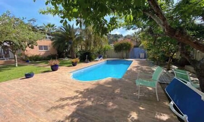 Tamarit Ski Chalet | Beautiful villa near the beach and private pool