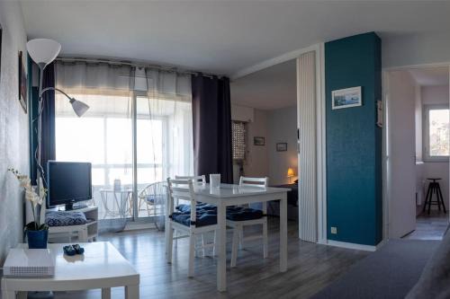 Bernieres-sur-Mer Apartment | Beau F2, vue sur mer, à deux pas de Courseulles.