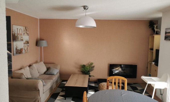 Bagneres-de-Luchon Apartment | Beau T3 place parking, vue dégagée proche centre