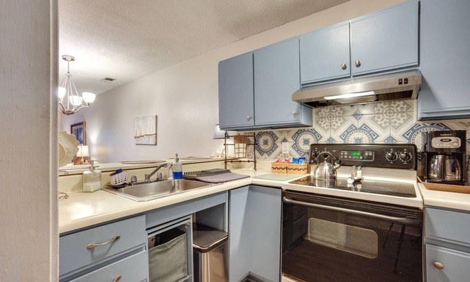 Beaufort Apartment | Beaufort Home w/Patio 3 Mi to Downtown!