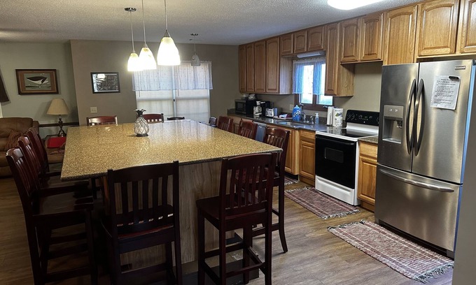 Beaufort House | Beaufort, SC 15 min. to Parris Island, SC Marine Graduation or a great get away!