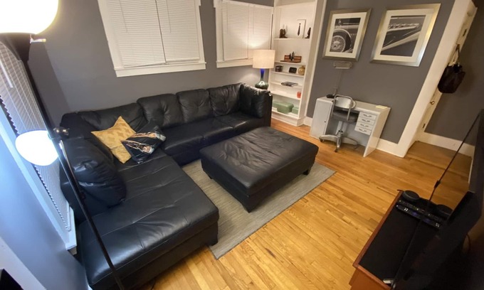 Royal Oak House | Beaumont Nurses or Dr’s need quarantine site? Downtown Royal Oak, charming 2bd