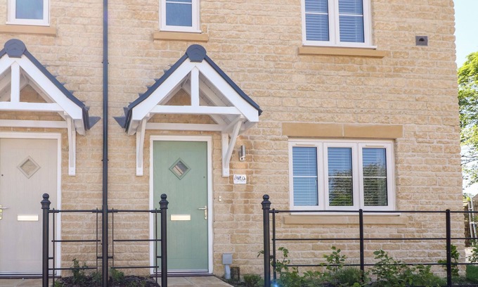 Bourton Cottage | BEAU’S HOUSE, pet friendly, with a garden in Bourton-On-The-Water