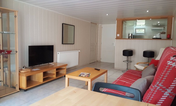 Saint-Germain-les-Corbeil Apartment | Beautiful studio 30 km from Paris in a suburban residence.