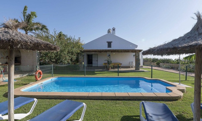 Conil de la Frontera House | Beautiful private villa with WIFI, private pool, A/C, TV, terrace, pets allowed and parking