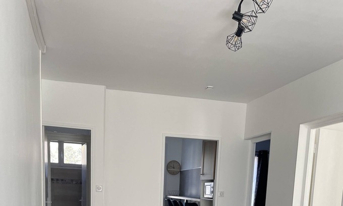 Besse-en-Chandesse Apartment | BEAUTIFUL RENOVATED APARTMENT / Besse-et-Saint-Anastaise - 3 ROOMS - 5 PERSONS